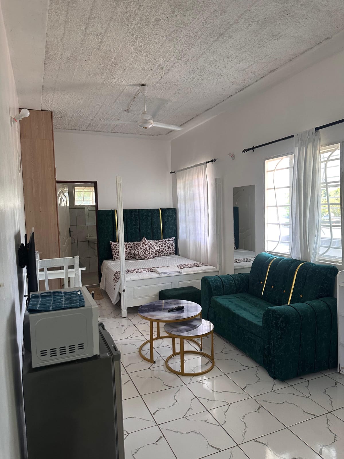 Andy's Apartment — Diani Studio
